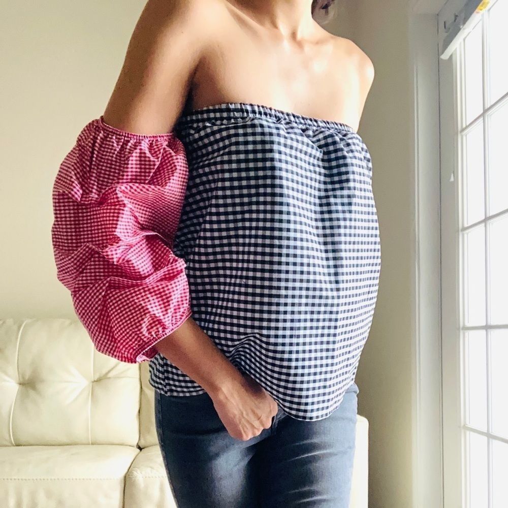 Romeo & Juliet Couture Gingham Plaid Red Black White Off-Shoulder Blouse